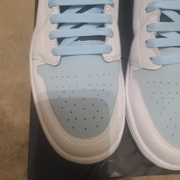 Air Jordan 1 Mid - Picture 7 of 12